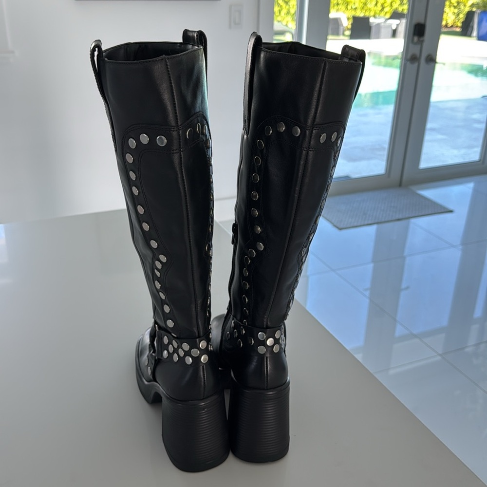 Never worn, no box Steve Madden motto boots. Size 10 - Picture 3 of 5